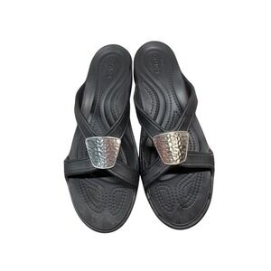 Crocs Sanrah Hammered Metallic Wedge Sandals Black Silver Womens 10 Slide